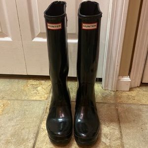 Women’s original tall back adjustment black gloss boots.